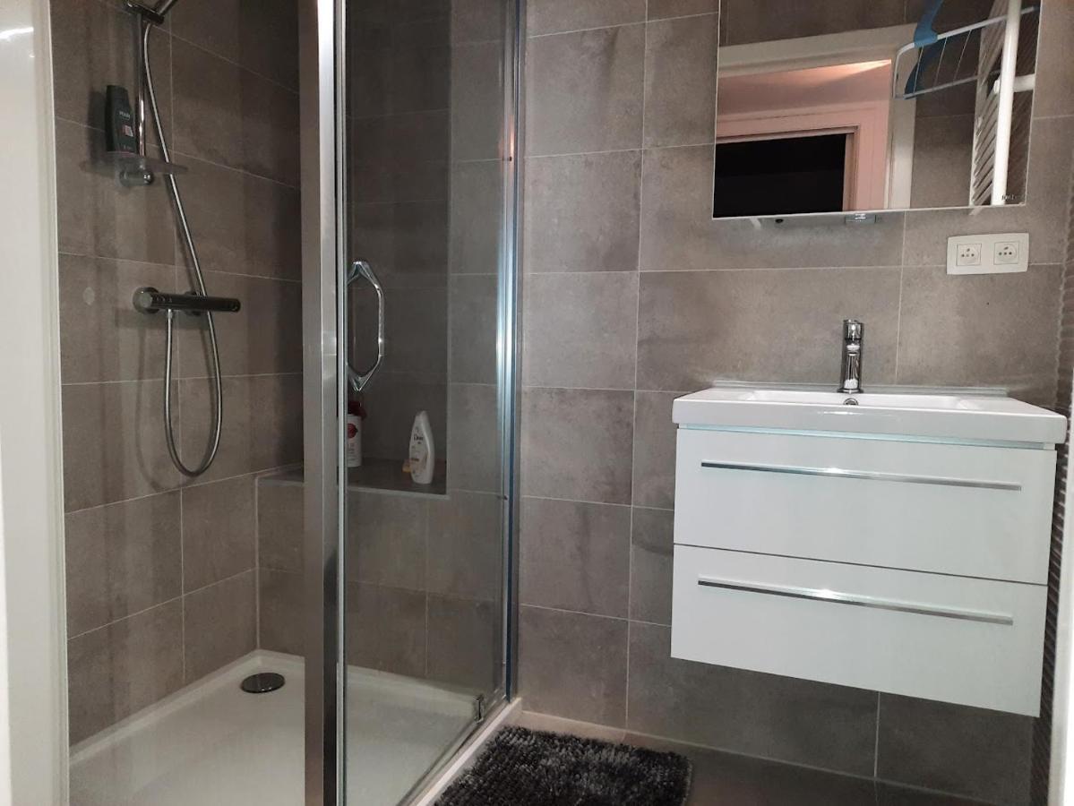 Lichtrijk En Comfortabel Hoekappartement Met Gratis Parking En Zeer Gelegen - Comme Chez Soi