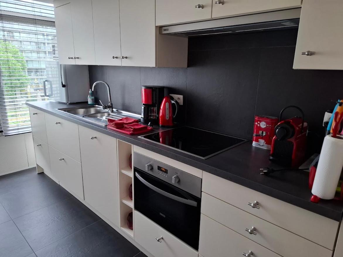 Lichtrijk En Comfortabel Hoekappartement Met Gratis Parking En Zeer Gelegen - Comme Chez Soi * Oostende